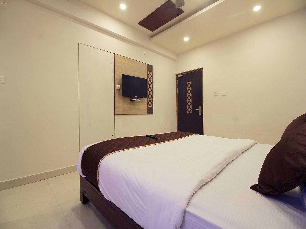 Oyo 11489 Pkn Classic Regency Madurai Exterior photo
