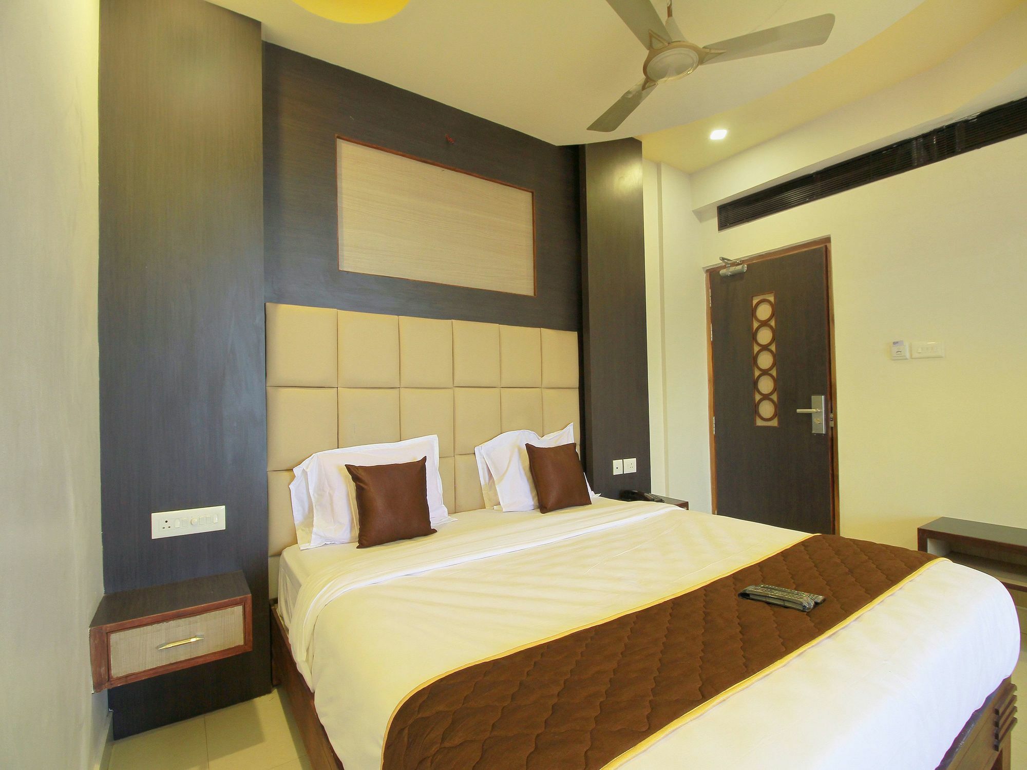 Oyo 11489 Pkn Classic Regency Madurai Exterior photo